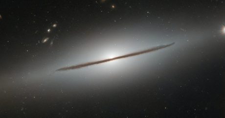 «Хаббл» сфотографировал галактику, похожую на «кошачий глаз»