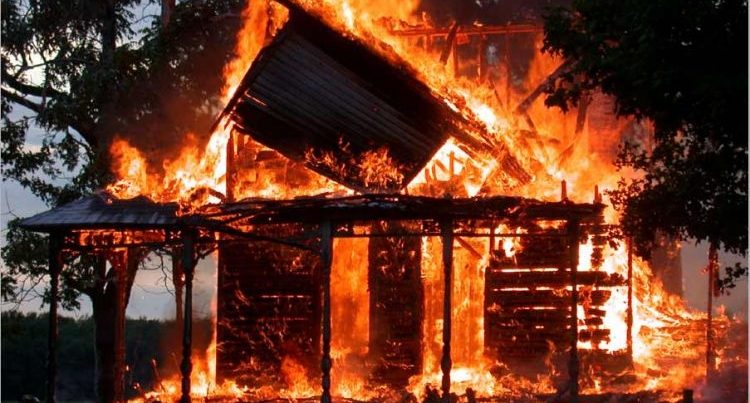 В Масаллах во время пожара в доме погибли муж с женой
