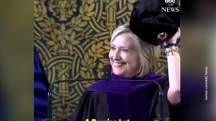 Клинтон появилась в Йельском университете с «русской шапкой» — ВИДЕО