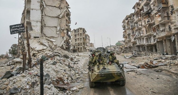 Впечатляющие кадры: Беспилотник заснял боестолкновения в руинах Дамаска