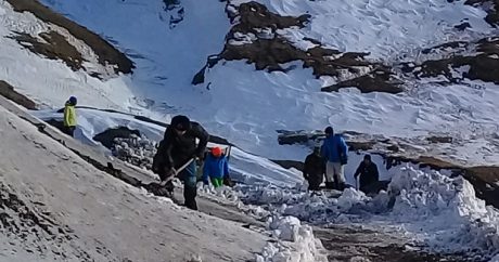 МЧС Азербайджана: Поиски пропавших альпинистов продолжаются