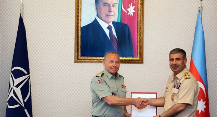 Закир Гасанов встретился с генералами НАТО