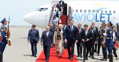 Президент Сербии прибыл с официальным визитом в Азербайджан — ФОТО