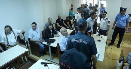 Полиция Армении вывела членов вооруженной группы из здания