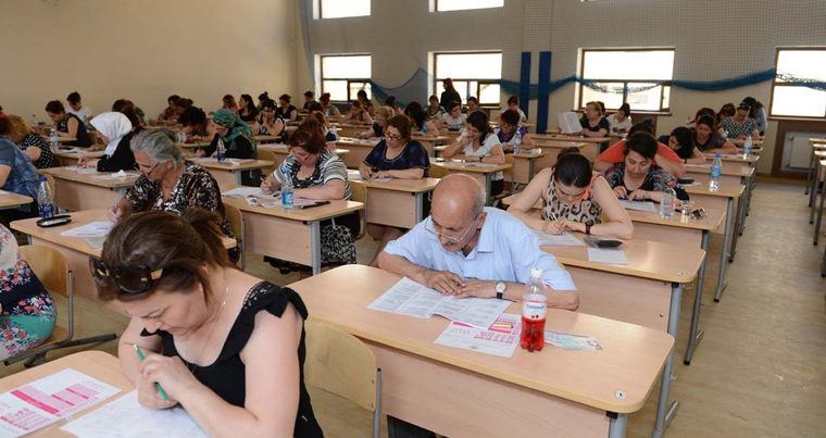 В Азербайджане отменили аттестацию учителей