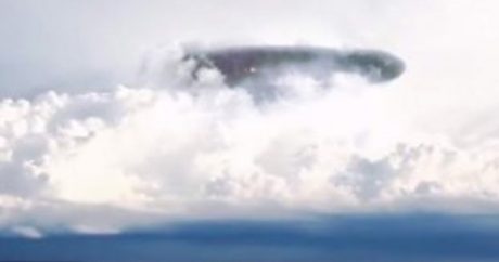 У побережья Австралии была замечена «летающая тарелка» огромных размеров
