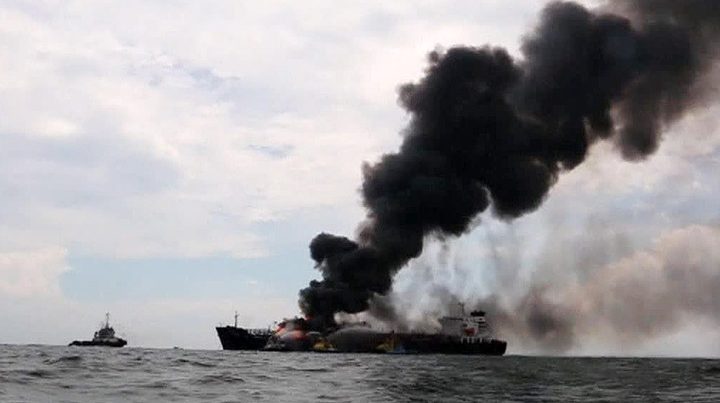 Нефтяной танкер загорелся в территориальных водах Южной Кореи