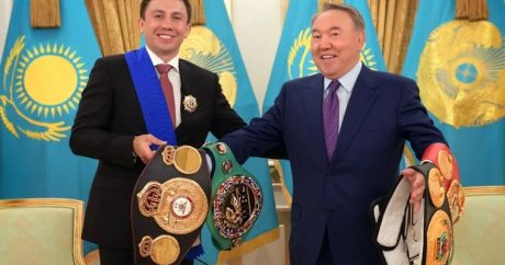 Казахский чемпион мира подарил Назарбаеву свои чемпионские пояса — ФОТО