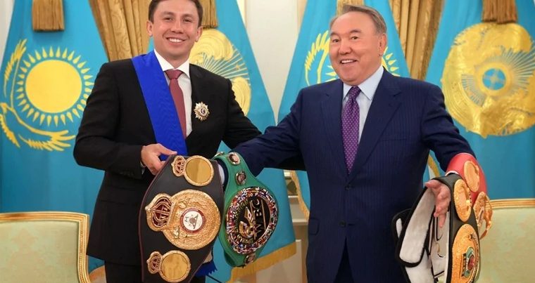 Казахский чемпион мира подарил Назарбаеву свои чемпионские пояса — ФОТО