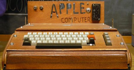 Первый компьютер Apple продан на аукционе за $210 тыс.