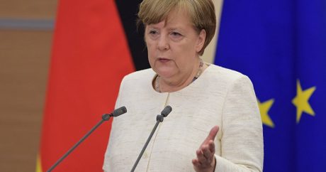 Меркель призвала Европу к настойчивости на фоне действий США