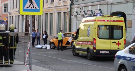При наезде такси на пешеходов в Москве пострадали азербайджанцы