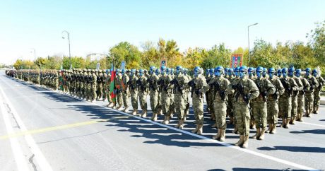 На площади Азадлыг в Баку начался военный парад — ОБНОВЛЕНО