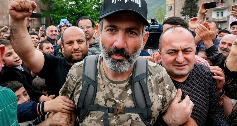 Армянский премьер все глубже заходит в зону риска