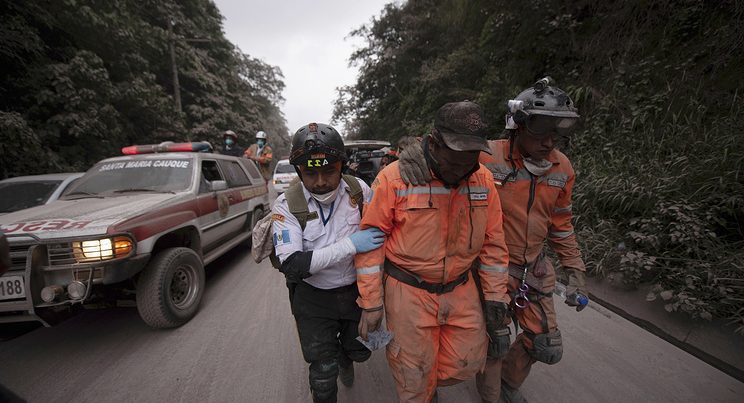 Число жертв извержения вулкана в Гватемале выросло до 25 — ВИДЕО