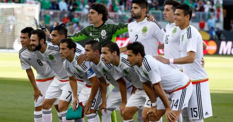 Мексиканские футболисты перед отъездом в Россию устроили оргию