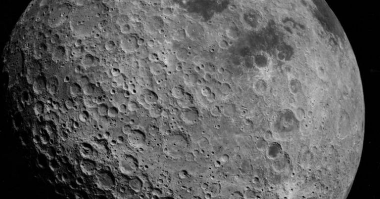 Ученые обнаружили на Луне признаки существовавшей миллиарды лет назад жизни