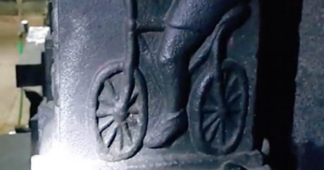 На стене древнего храма в Индии найден барельеф с велосипедом