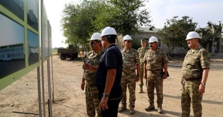 Министр обороны посетил воинские части в прифронтовой зоне — ФОТО