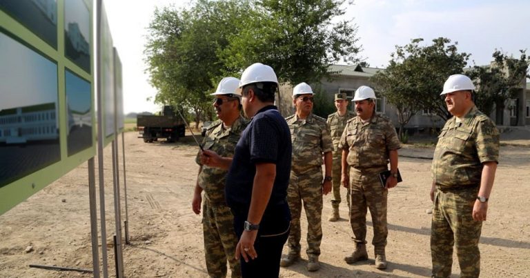Министр обороны посетил воинские части в прифронтовой зоне — ФОТО