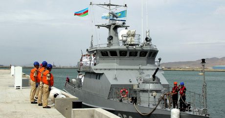 Военные корабли России и Казахстана прибыли в Баку