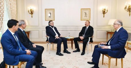 Ильхам Алиев встретился с председателем Сената Франции Жераром Ларше