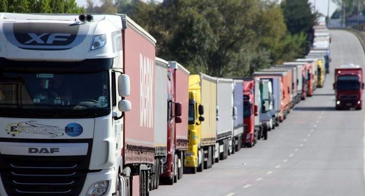 Иран отменил пошлину, взимаемую с грузовых автомобилей, следующих из Азербайджана в Катар