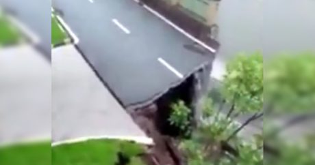 Обрушение дороги в Китае попало на видео