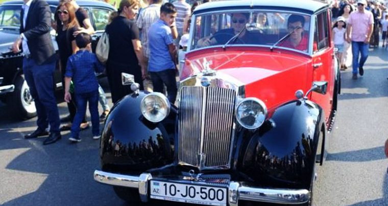 В Баку прошел пробег и выставка классических автомобилей – ФОТО