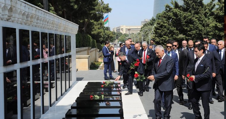 Председатель Великого национального собрания Турции прибыл с визитом в Азербайджан