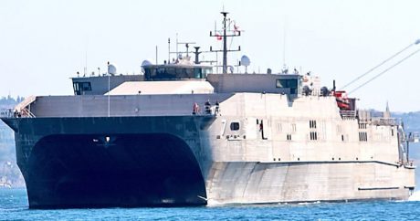 Американский десантный корабль вошел в Черное море
