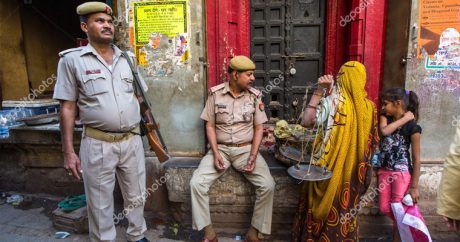 На севере Индии боевики атаковали полицейский патруль