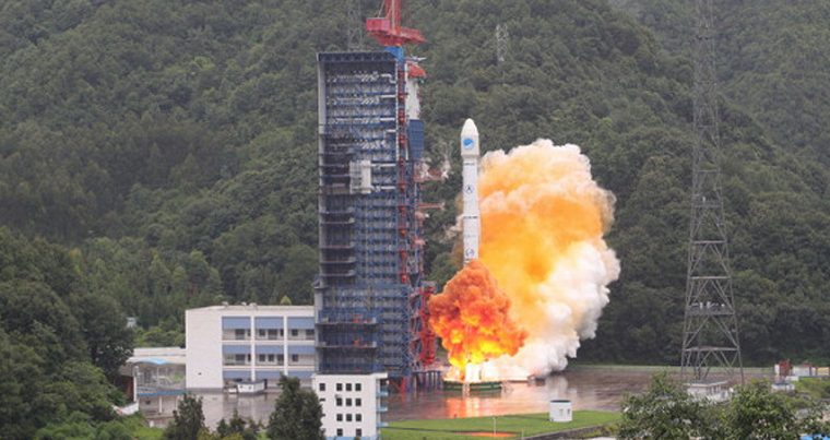 Китай вывел на орбиту два навигационных спутника Beidou