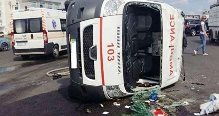 В Шамахе машина скорой помощи попала в ДТП