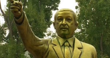 В Германии демонтировали позолоченную статую Эрдогана‍