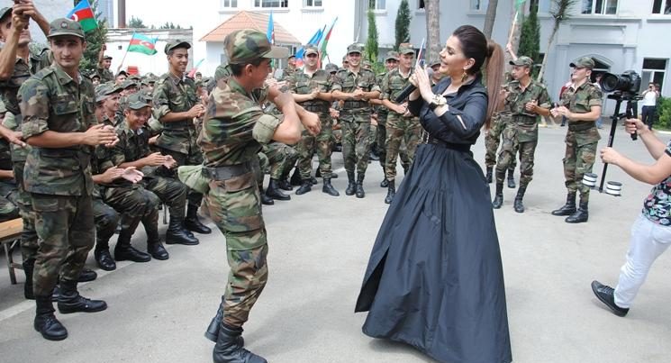 В Баку для военнослужащих проведен концерт в честь праздника Гурбан