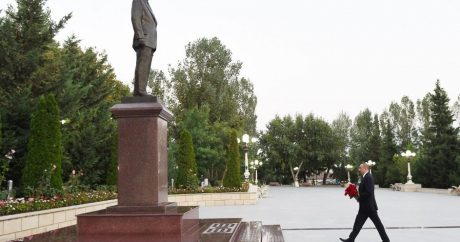 Ильхам Алиев посетил памятник общенациональному лидеру Гейдару Алиеву в Шамахинском районе