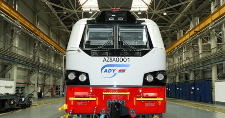 Казахстан поставил в Азербайджан первый грузовой локомотив