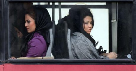 В иранских школьных автобусах для девочек водителями будут только женщины