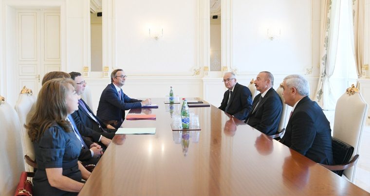 Президент Ильхам Алиев принял делегацию компании TOTAL
