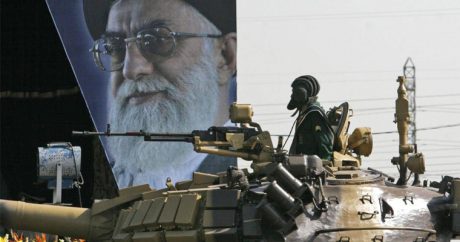 Боевики напали на военный парад в Иране