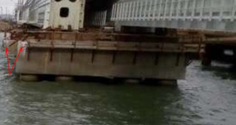 Что произошло с Крымским мостом — Фото