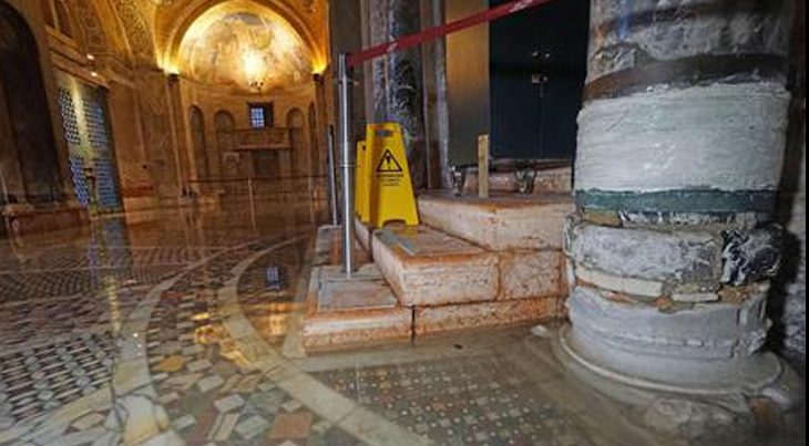 В Венеции наводнение повредило пол собора Святого Марка