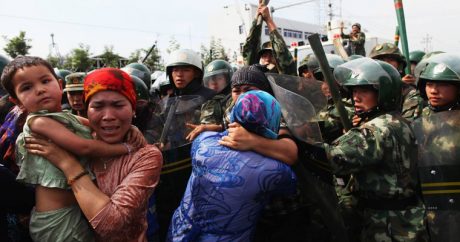 Геноцид уйгуров: китайские каратели приступили к уничтожению женщин и детей — Видео