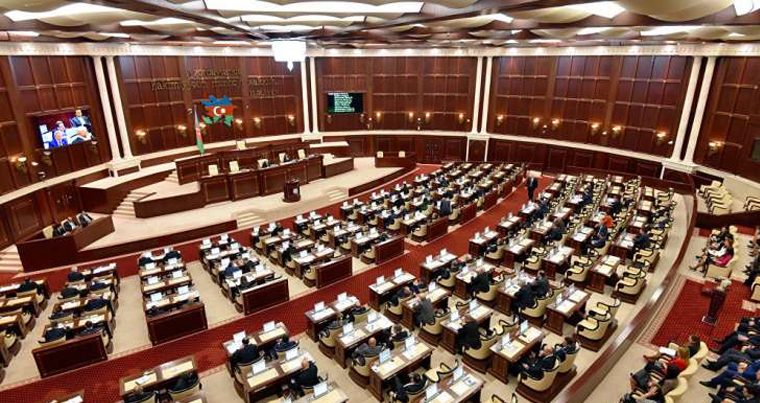 Противоречие между Конституцией Азербайджана и Избирательным кодексом устраняется