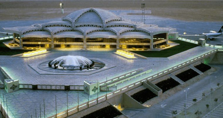 В международном аэропорту Эр-Рияда прорвало крышу из-за ливня