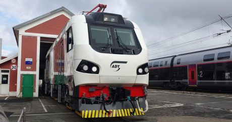 Alstom поставит в Азербайджан первый грузовой локомотив для БТК