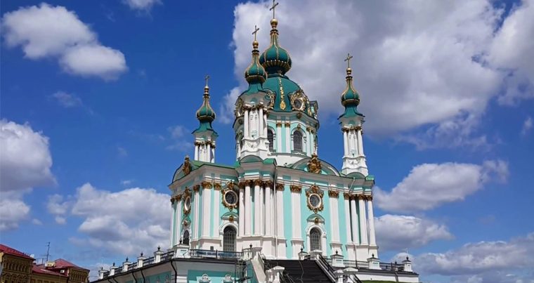 В Киеве неизвестные пытались поджечь Андреевскую церковь