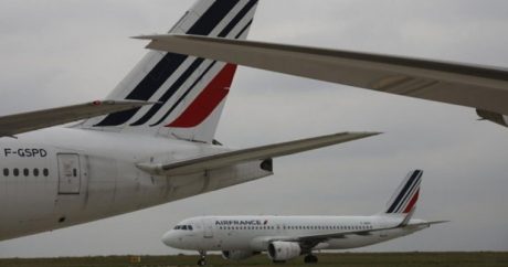 В Париже два самолета врезались друг в друга