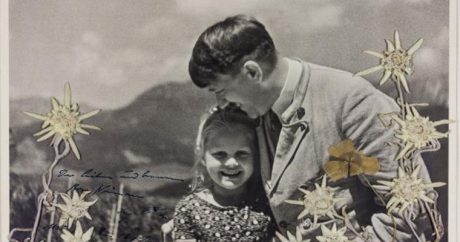 Фотография Гитлера с еврейской девочкой выставлена на аукцион